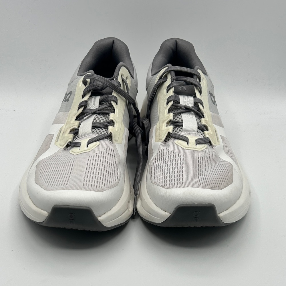 On Running Cloudstratus women’s 9 White and Gray Shoes S22 - Picture 4 of 8